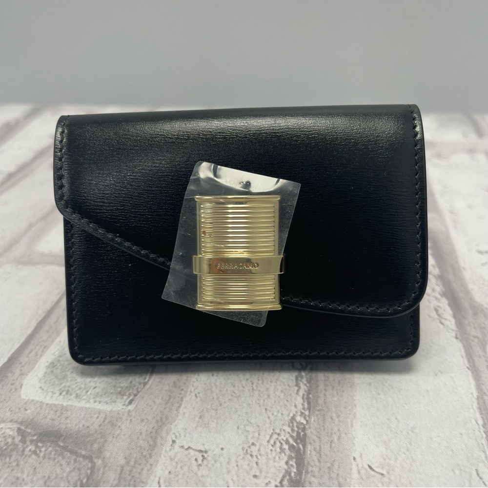 Ferragamo Fiamma Leather Card Holder Wallet in Black - NWT